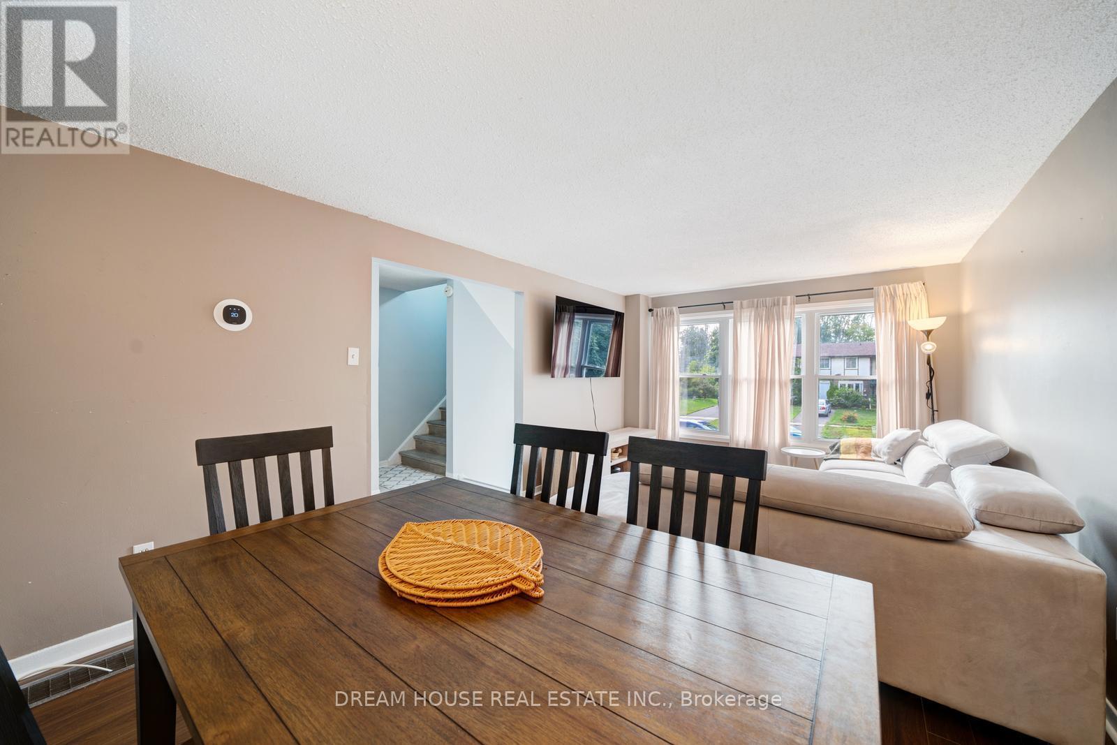 2048 Walker Avenue, Peterborough, ON - Indoor Photo Showing Dining Room