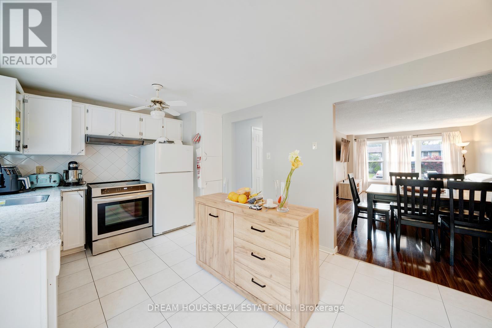2048 Walker Avenue, Peterborough, ON - Indoor Photo Showing Other Room