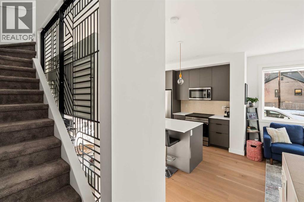 1940 Bowness Road Nw, Calgary, AB - Indoor Photo Showing Kitchen