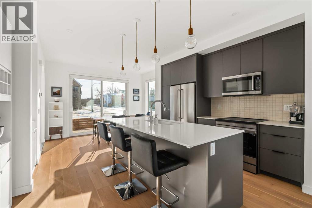 1940 Bowness Road Nw, Calgary, AB - Indoor Photo Showing Kitchen With Upgraded Kitchen