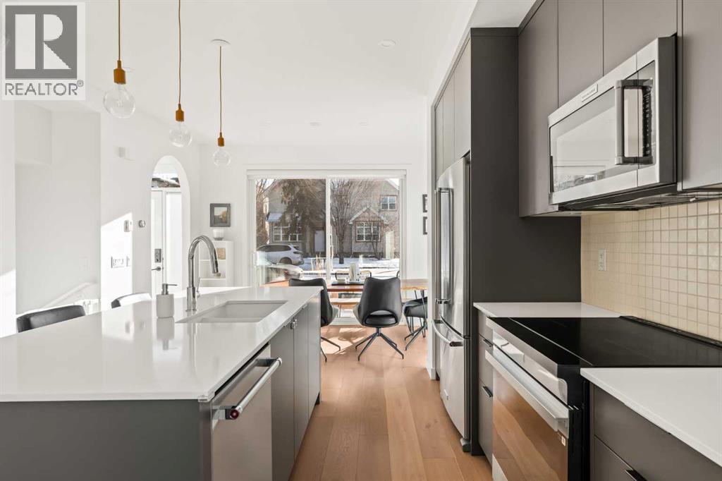 1940 Bowness Road Nw, Calgary, AB - Indoor Photo Showing Kitchen With Upgraded Kitchen