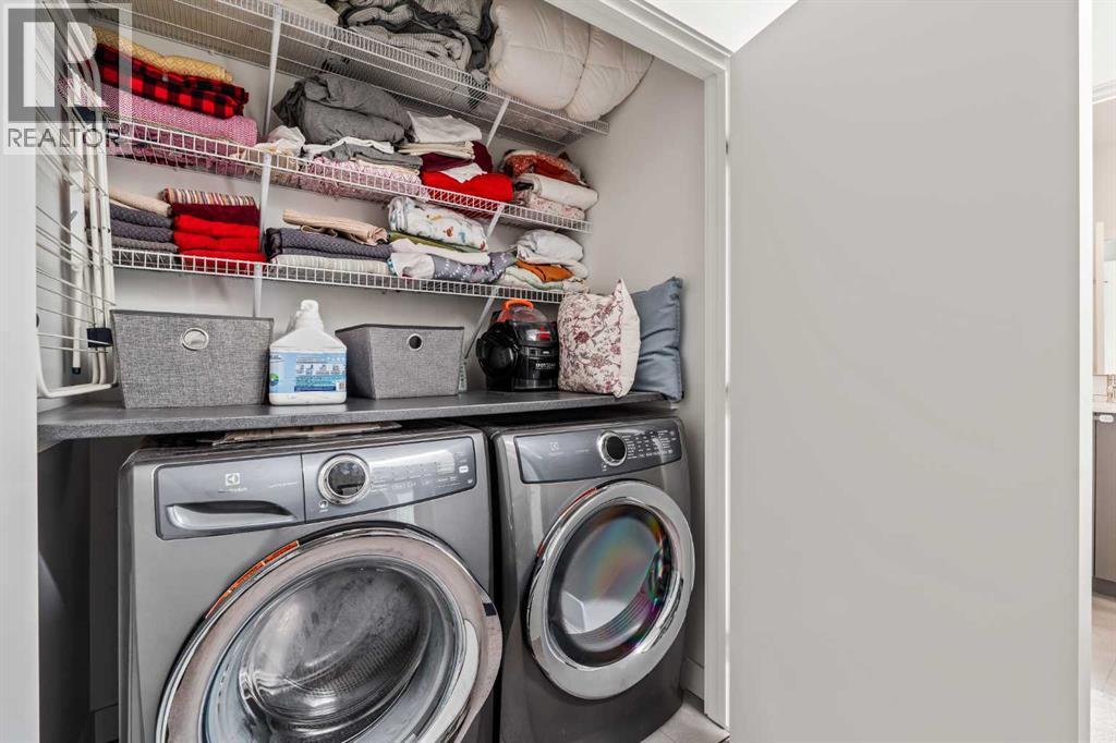 1940 Bowness Road Nw, Calgary, AB - Indoor Photo Showing Laundry Room