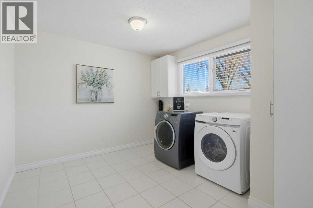 3703 Valdes Place Nw, Calgary, AB - Indoor Photo Showing Laundry Room