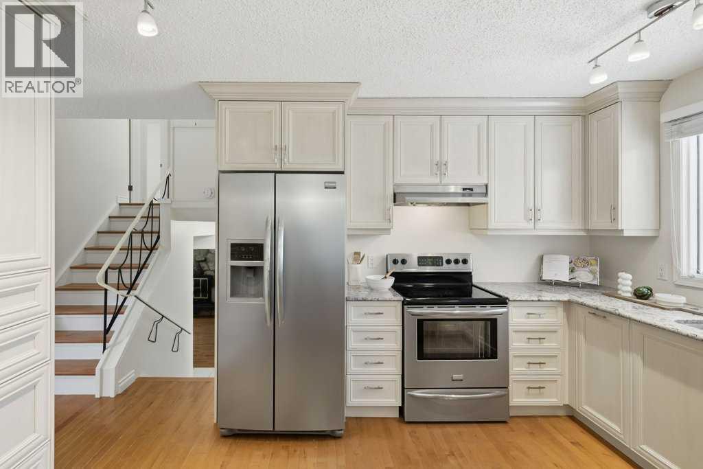 3703 Valdes Place Nw, Calgary, AB - Indoor Photo Showing Kitchen With Stainless Steel Kitchen With Upgraded Kitchen