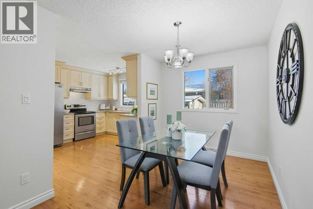 3703 Valdes Place Nw, Calgary, AB - Indoor Photo Showing Dining Room