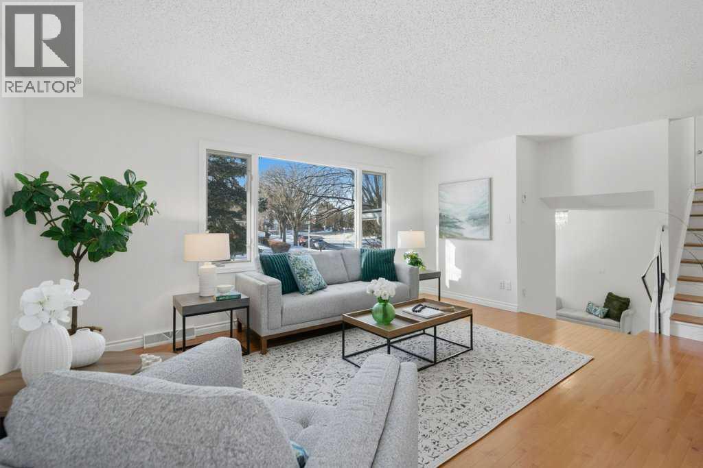 3703 Valdes Place Nw, Calgary, AB - Indoor Photo Showing Living Room