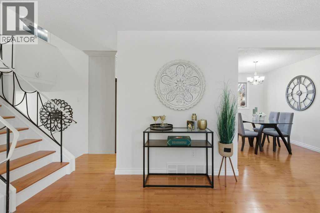 3703 Valdes Place Nw, Calgary, AB - Indoor