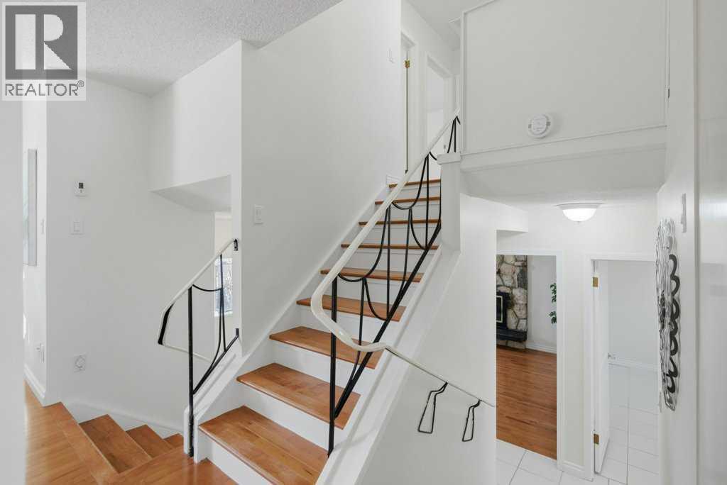 3703 Valdes Place Nw, Calgary, AB - Indoor Photo Showing Other Room