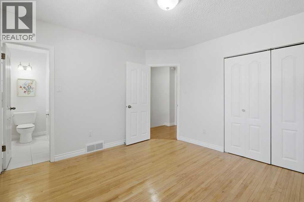 3703 Valdes Place Nw, Calgary, AB - Indoor Photo Showing Other Room