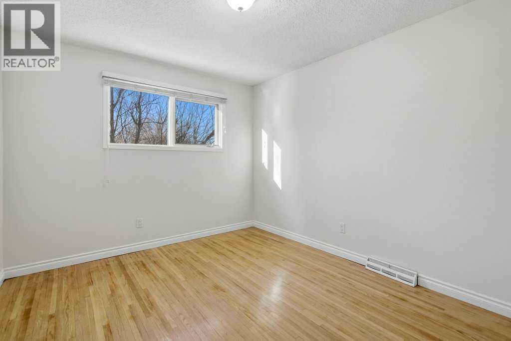 3703 Valdes Place Nw, Calgary, AB - Indoor Photo Showing Other Room