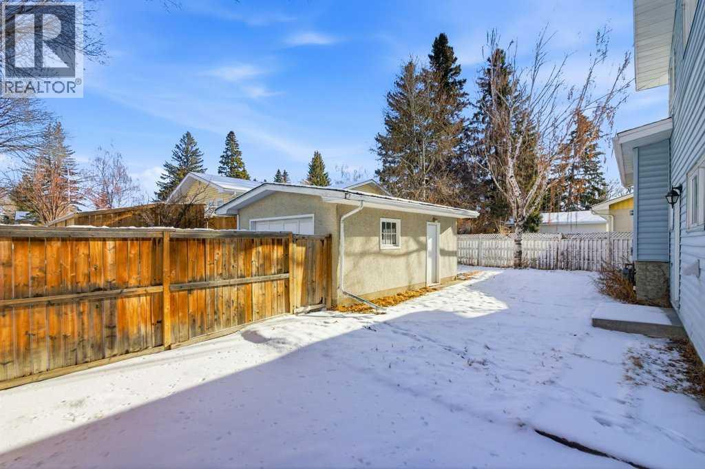 3703 Valdes Place Nw, Calgary, AB - Outdoor
