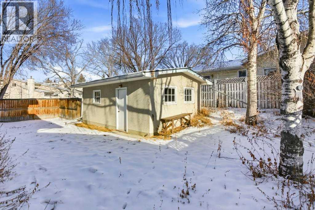 3703 Valdes Place Nw, Calgary, AB - Outdoor