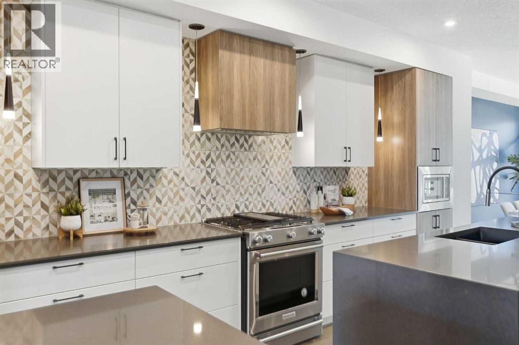 2104 17A Street Sw, Calgary, AB - Indoor Photo Showing Kitchen With Upgraded Kitchen