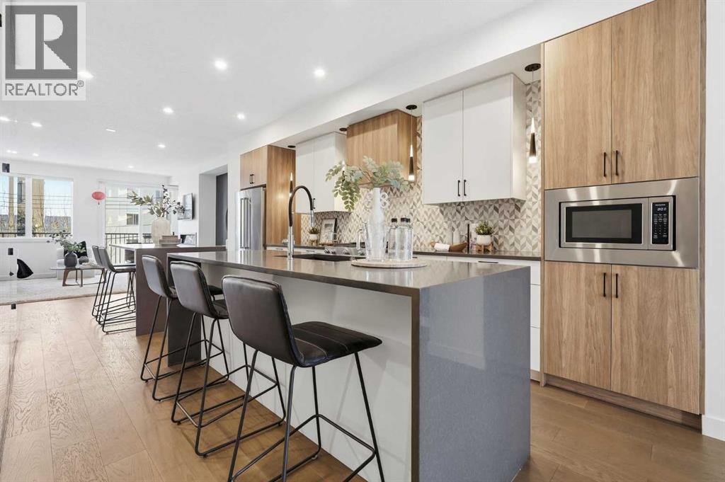 2104 17A Street Sw, Calgary, AB - Indoor Photo Showing Kitchen With Upgraded Kitchen