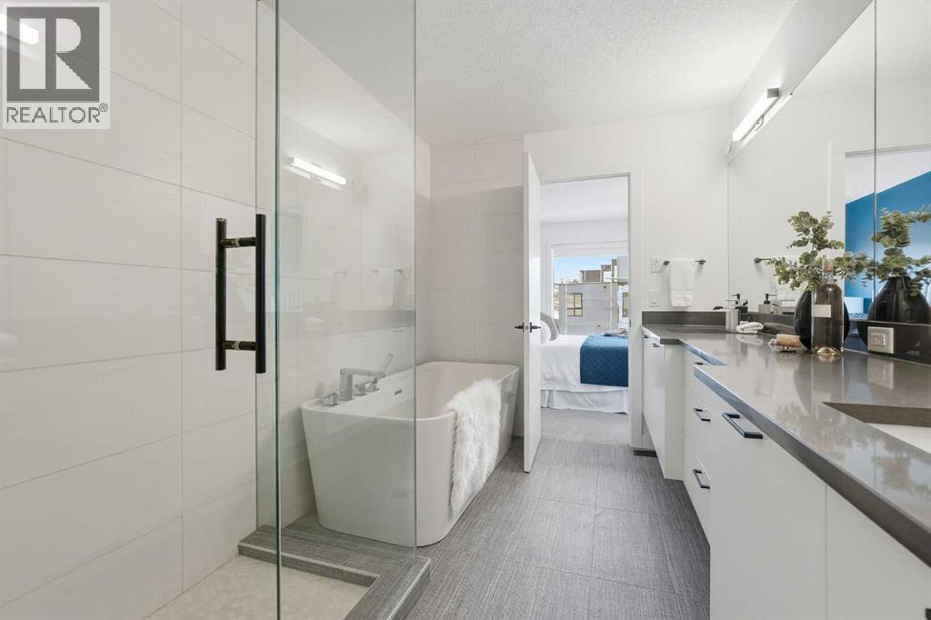 2104 17A Street Sw, Calgary, AB - Indoor Photo Showing Bathroom