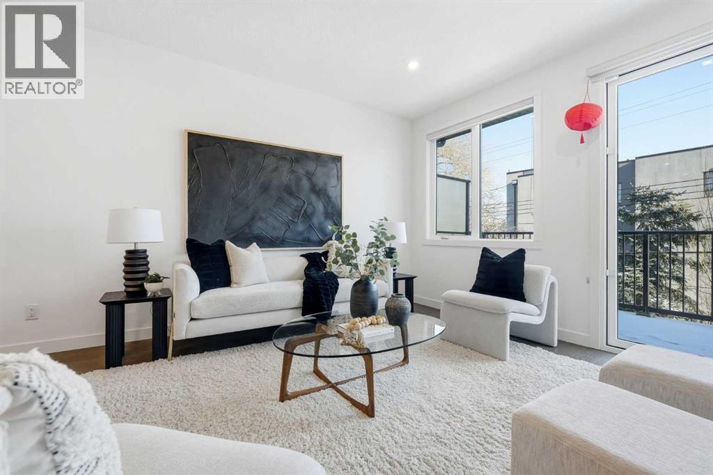 2104 17A Street Sw, Calgary, AB - Indoor Photo Showing Living Room