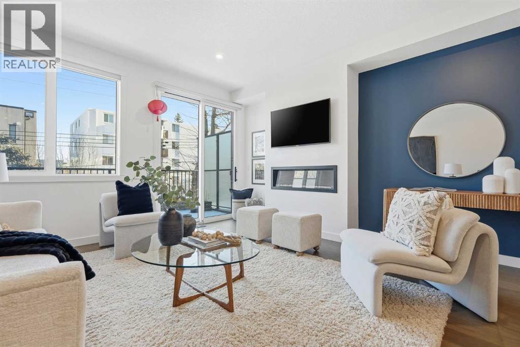 2104 17A Street Sw, Calgary, AB - Indoor Photo Showing Living Room