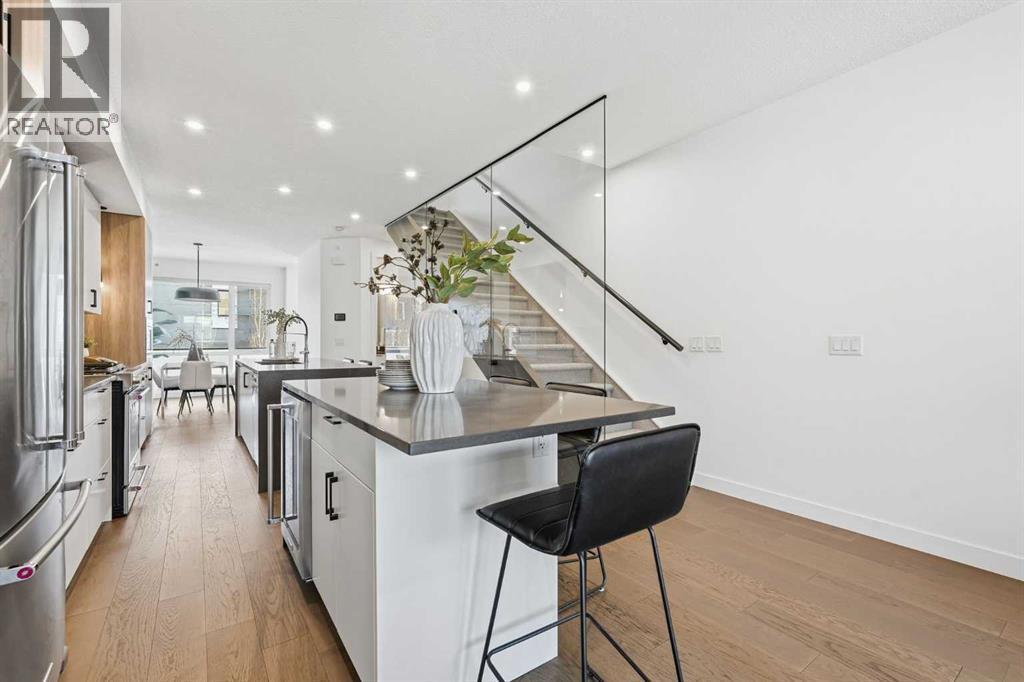 2104 17A Street Sw, Calgary, AB - Indoor Photo Showing Kitchen With Upgraded Kitchen