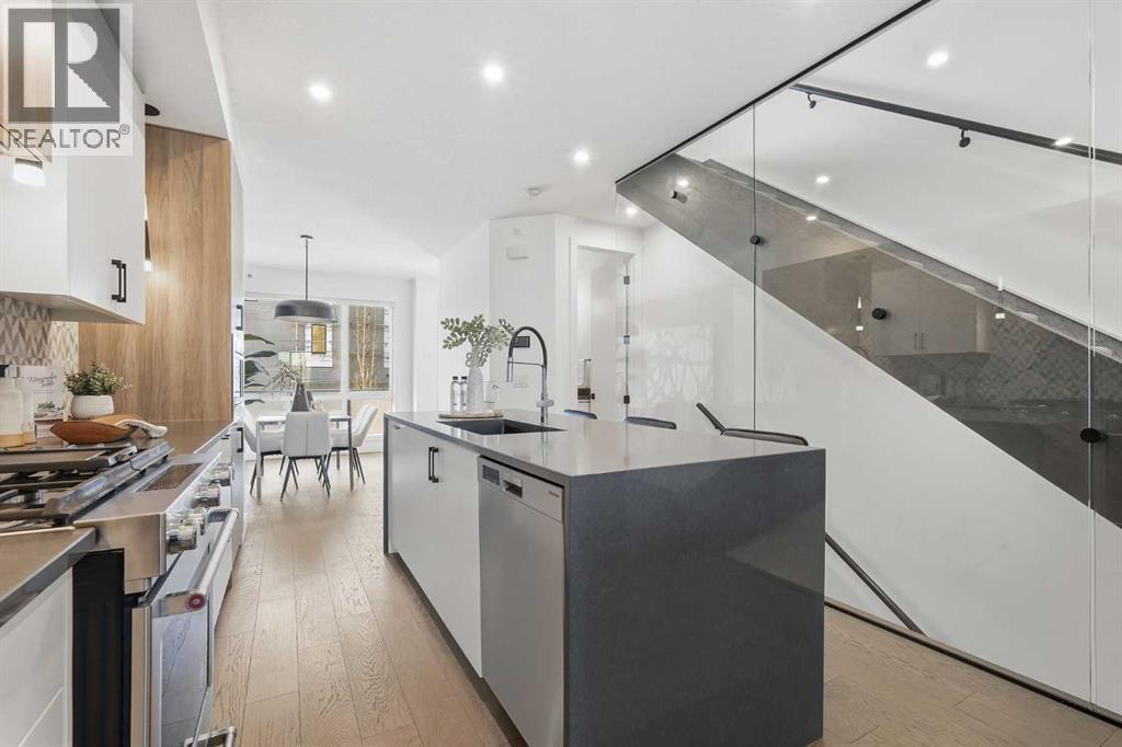 2104 17A Street Sw, Calgary, AB - Indoor Photo Showing Kitchen With Upgraded Kitchen