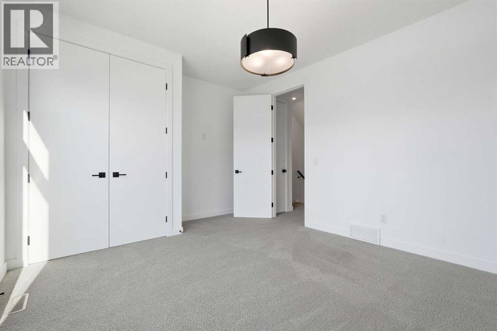 2104 17A Street Sw, Calgary, AB - Indoor Photo Showing Other Room