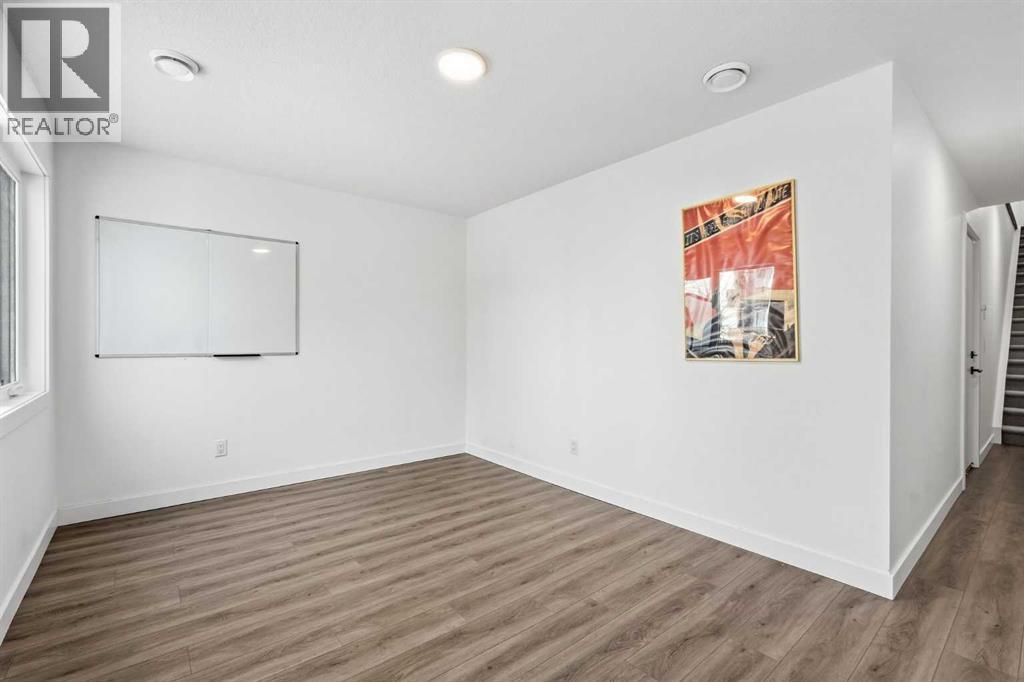 2104 17A Street Sw, Calgary, AB - Indoor Photo Showing Other Room