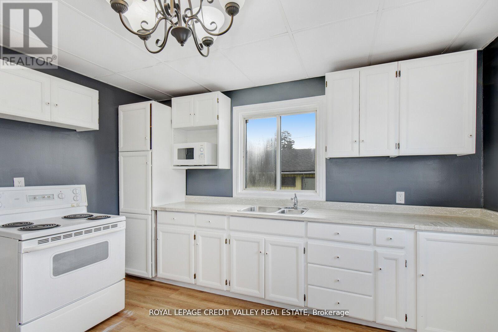 105 Hastings Street N, Bancroft, ON