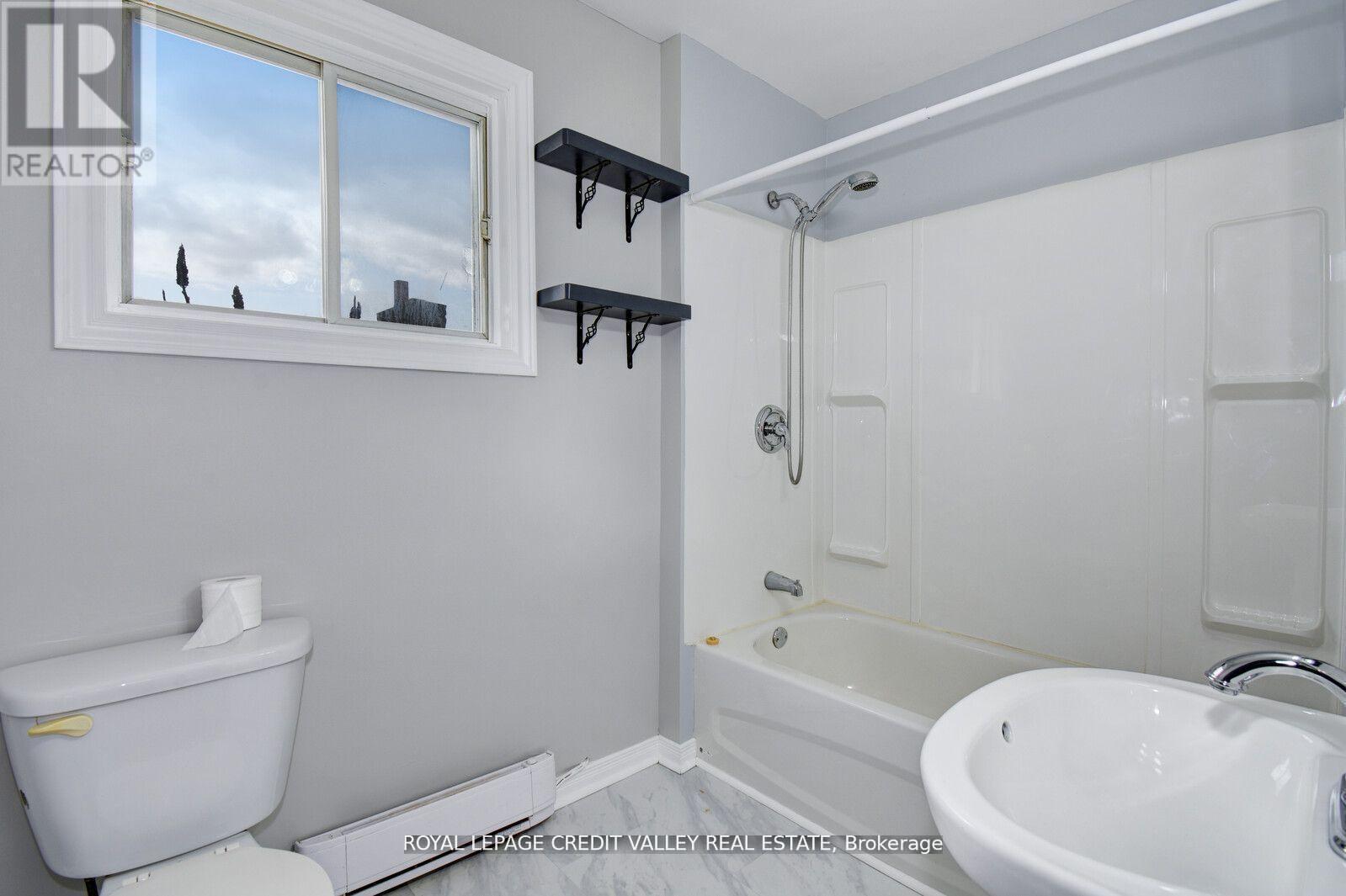 105 Hastings Street N, Bancroft, ON