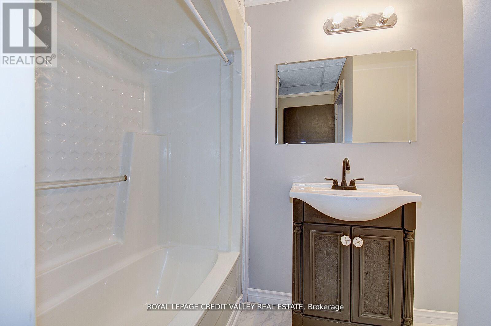 105 Hastings Street N, Bancroft, ON