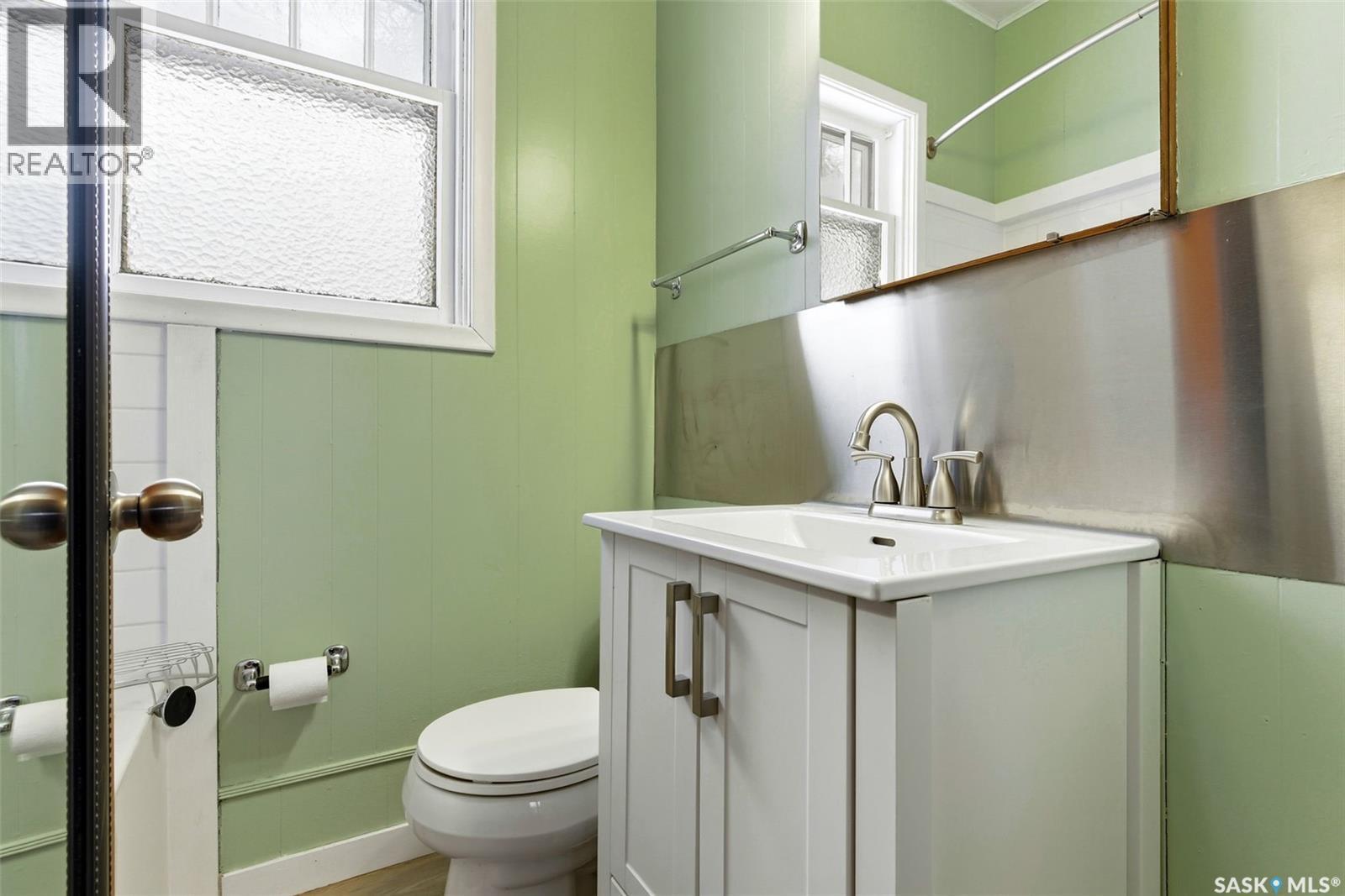 1929 Toronto Street, Regina, SK - Indoor Photo Showing Bathroom
