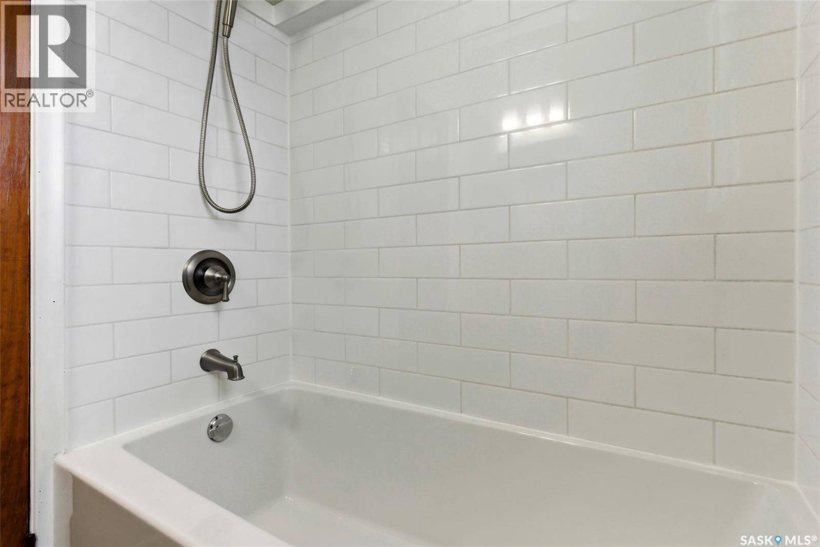 1929 Toronto Street, Regina, SK - Indoor Photo Showing Bathroom