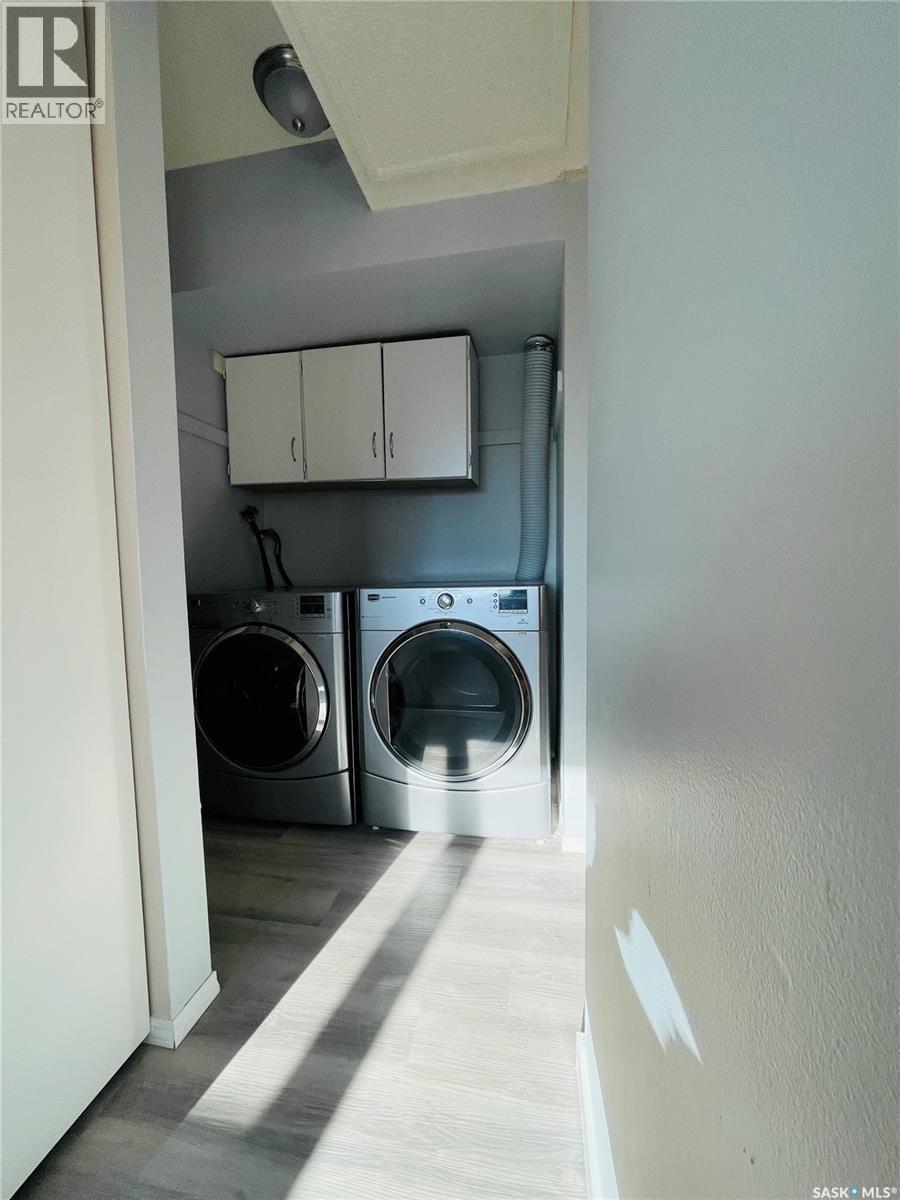 5026 10Th Avenue, Regina, SK - Indoor Photo Showing Laundry Room