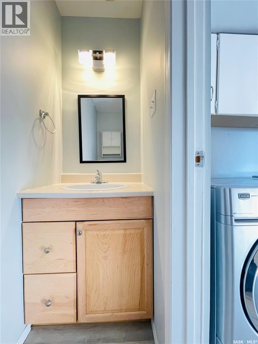 5026 10Th Avenue, Regina, SK - Indoor