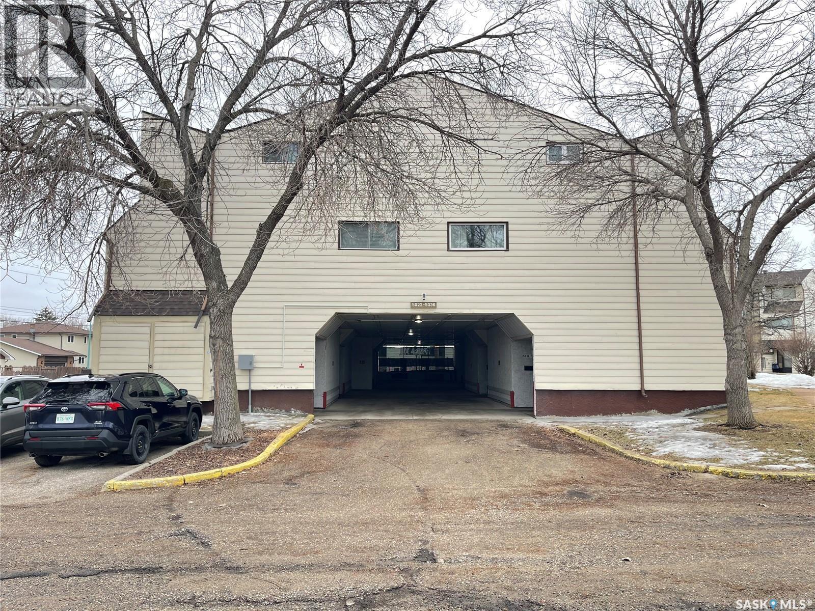 5026 10Th Avenue, Regina, SK - Outdoor