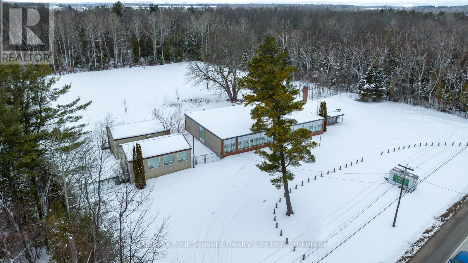 3267 Mosley Street, Wasaga Beach, ON