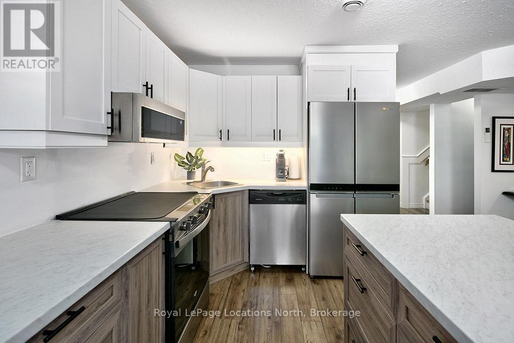 176 Semple Lane, Grey Highlands, ON - Indoor Photo Showing Kitchen With Upgraded Kitchen