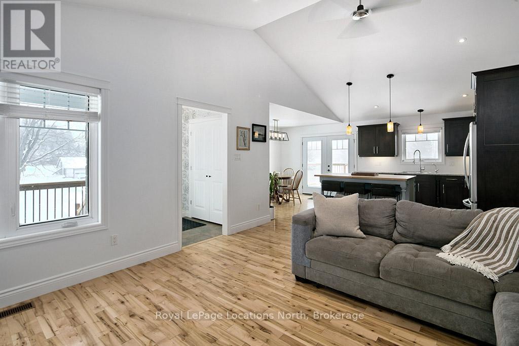 176 Semple Lane, Grey Highlands, ON - Indoor Photo Showing Living Room