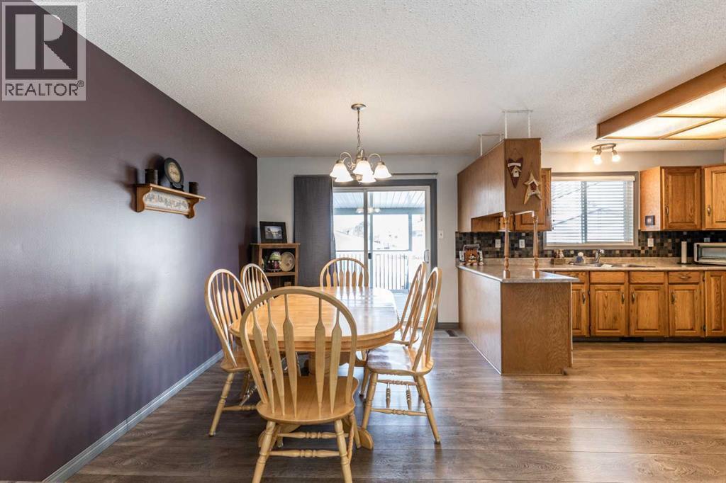 52 Ross Haven Way Se, Medicine Hat, AB - Indoor Photo Showing Other Room