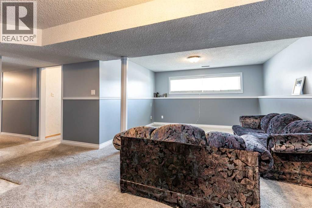 52 Ross Haven Way Se, Medicine Hat, AB - Indoor Photo Showing Bedroom