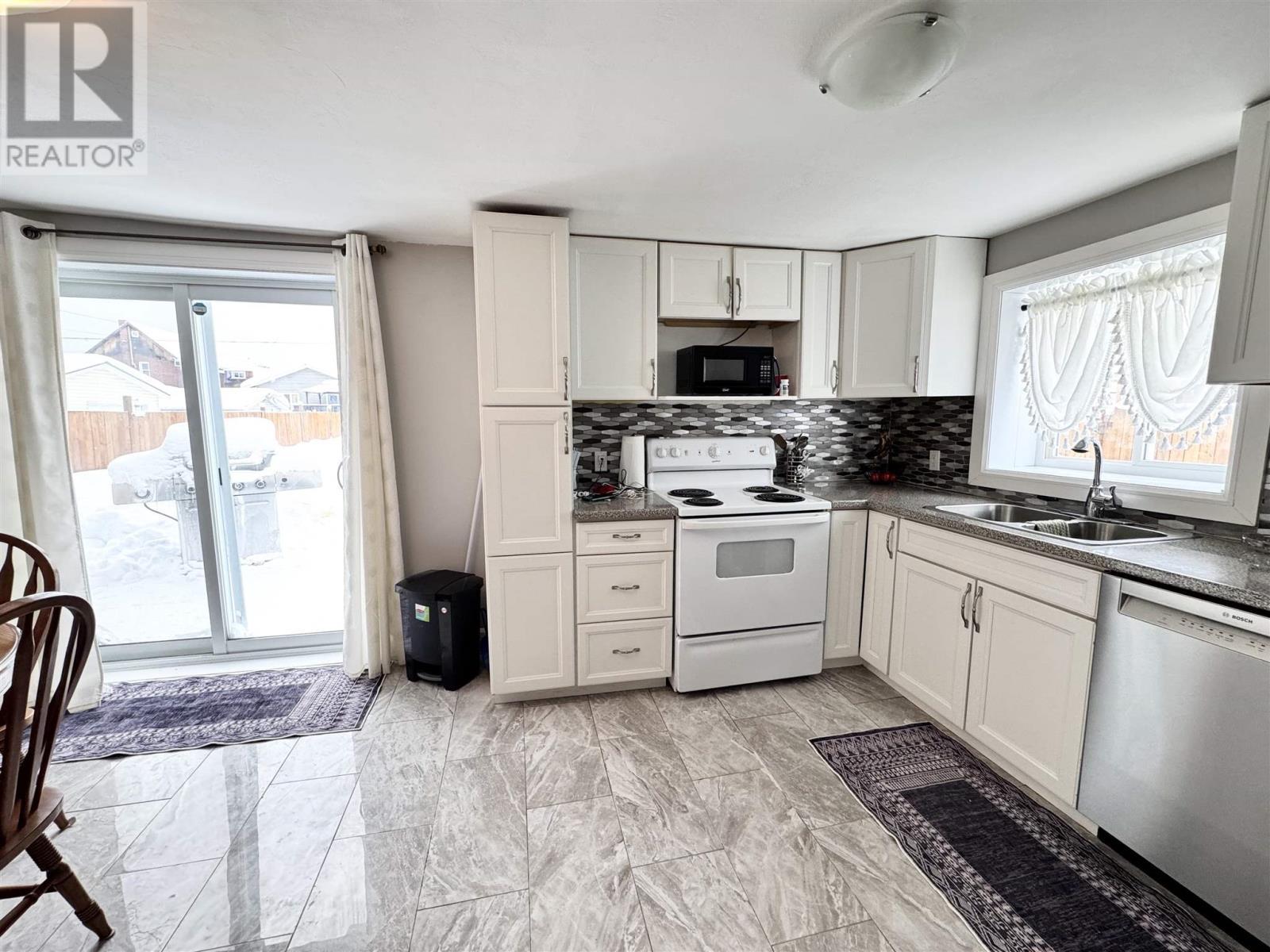 73 Lansdowne St S, Chapleau, ON - Indoor Photo Showing Kitchen With Double Sink
