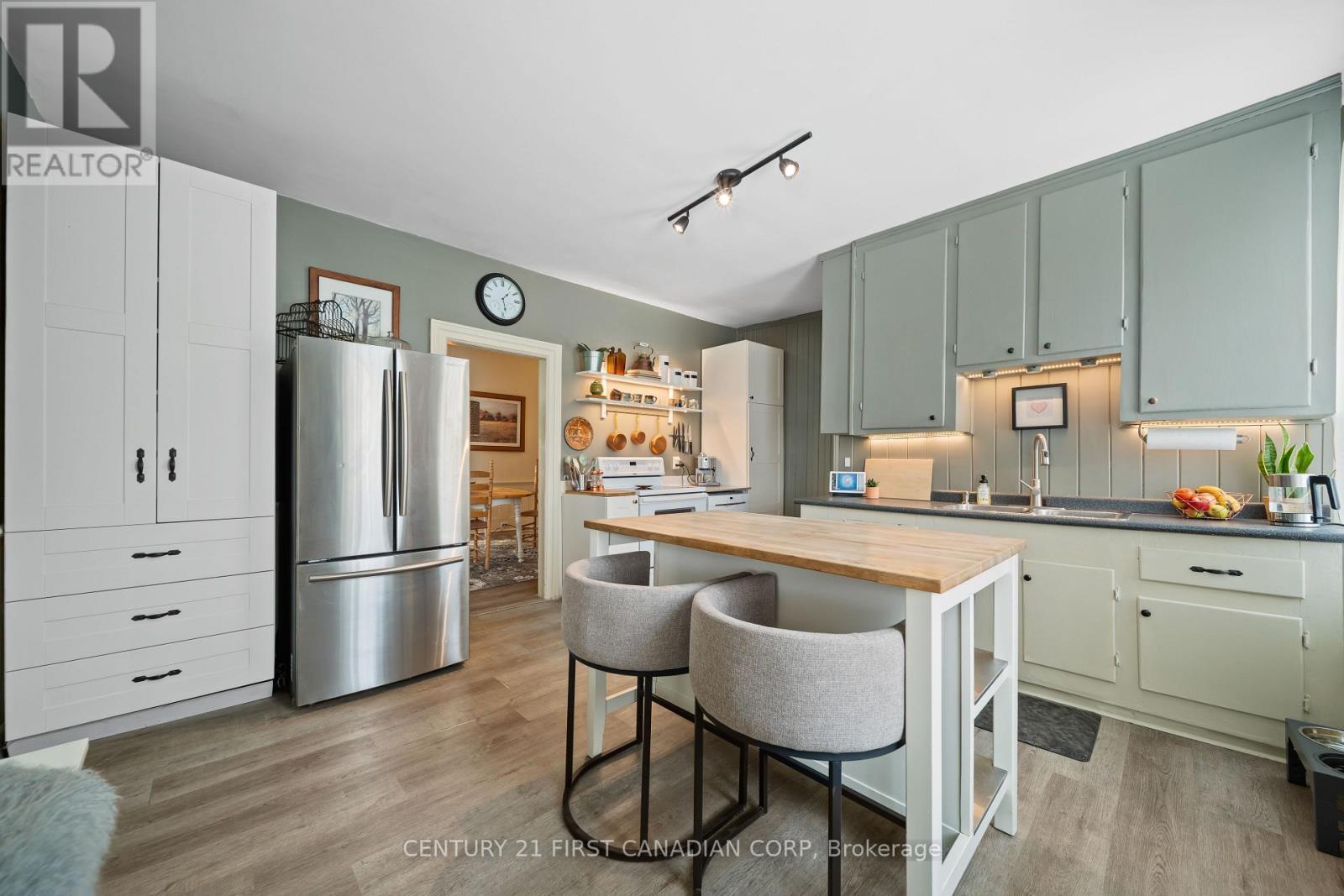 6168 William Street, Lucan Biddulph (Lucan), ON - Indoor Photo Showing Kitchen