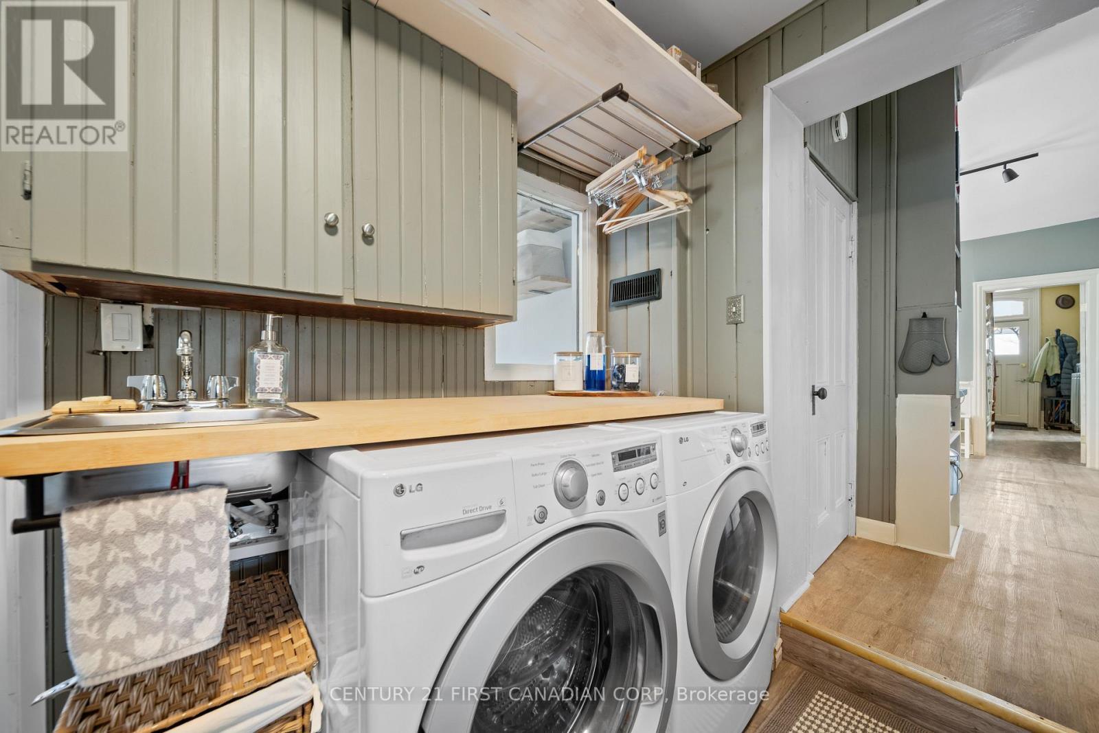 6168 William Street, Lucan Biddulph (Lucan), ON - Indoor Photo Showing Laundry Room