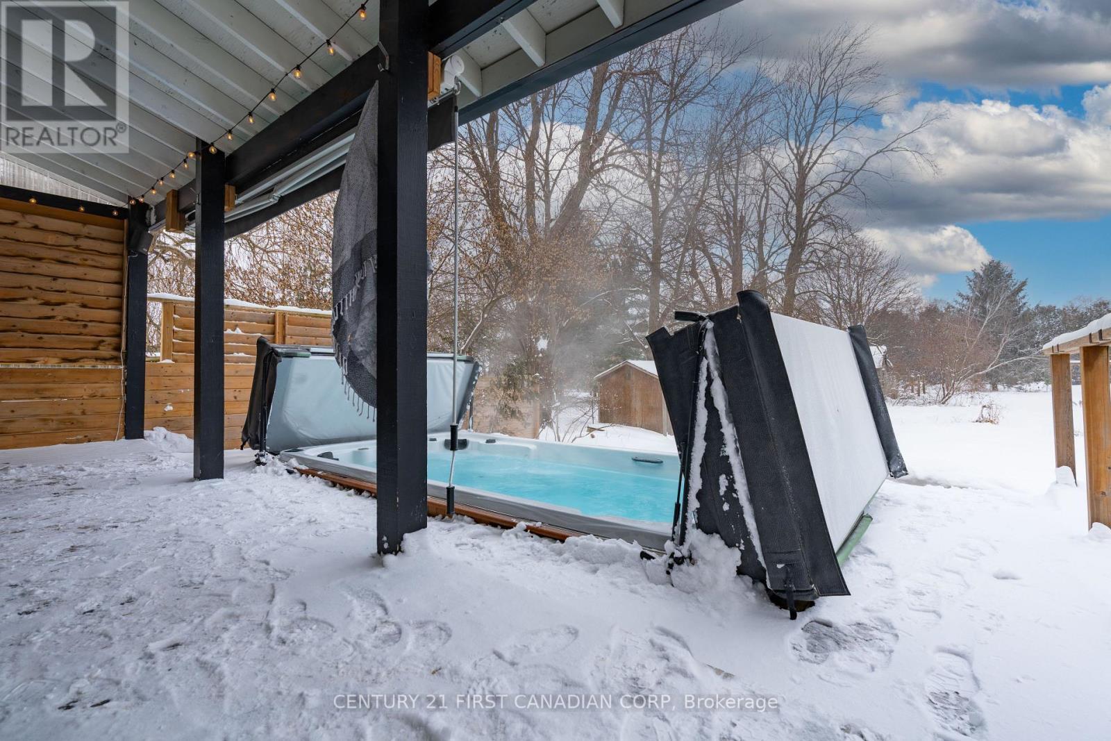 6168 William Street, Lucan Biddulph (Lucan), ON - Outdoor