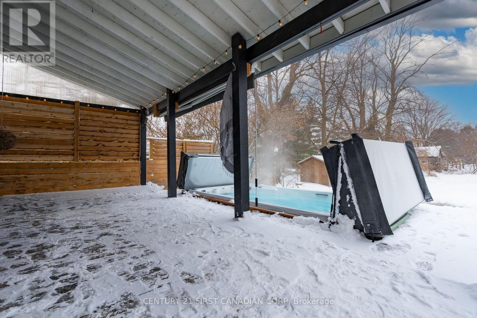 6168 William Street, Lucan Biddulph (Lucan), ON - Outdoor With Exterior