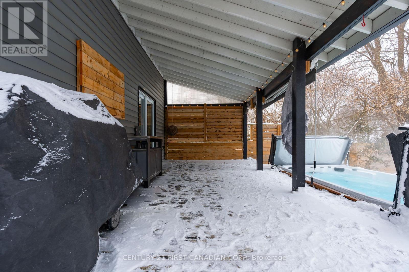 6168 William Street, Lucan Biddulph (Lucan), ON - Outdoor With Exterior