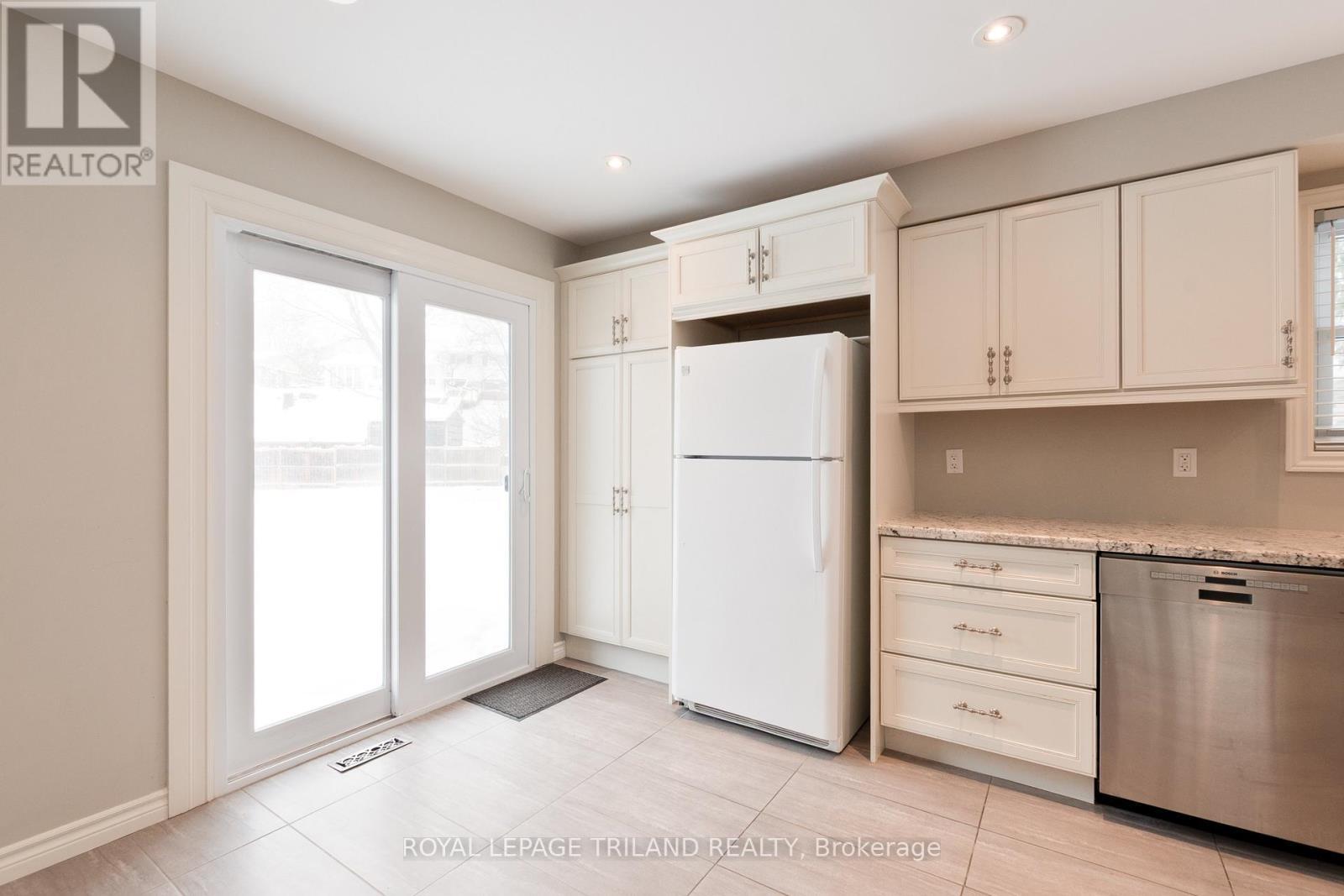 120 Killarney Court, London North (North H), ON - Indoor Photo Showing Kitchen