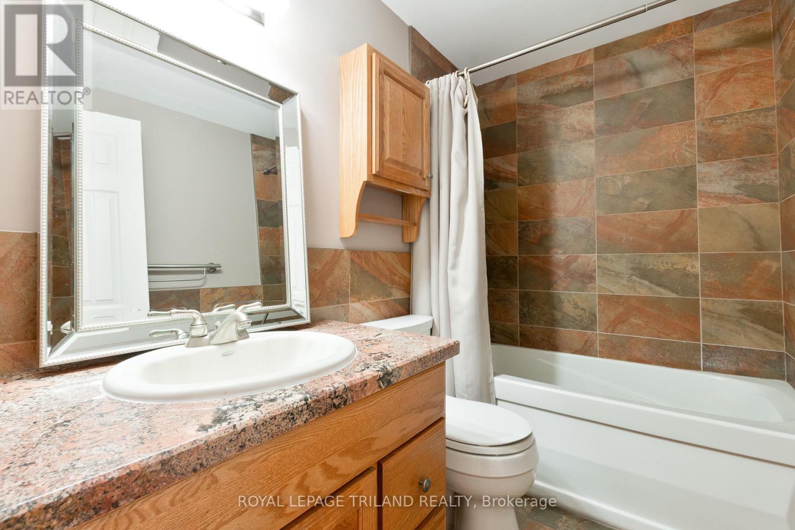 120 Killarney Court, London North (North H), ON - Indoor Photo Showing Bathroom