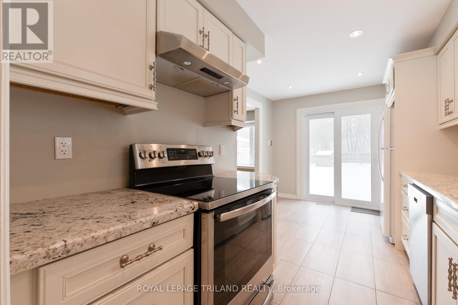 120 Killarney Court, London North (North H), ON - Indoor Photo Showing Kitchen