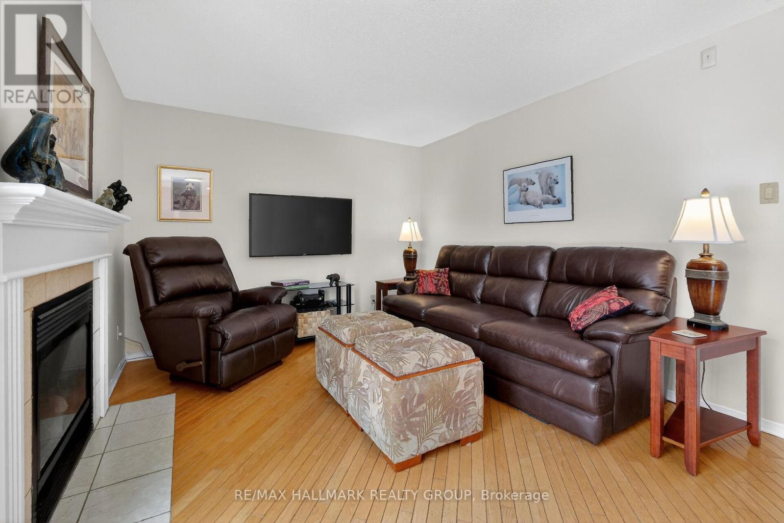 1715 Hunters Run Drive, Ottawa, ON - Indoor Photo Showing Living Room With Fireplace