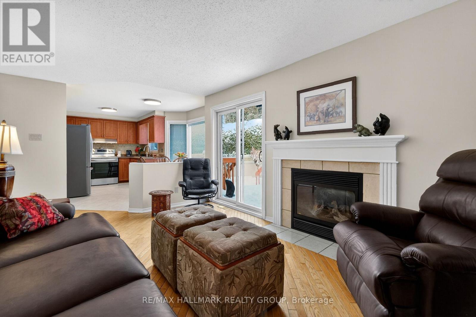 1715 Hunters Run Drive, Ottawa, ON - Indoor Photo Showing Living Room With Fireplace