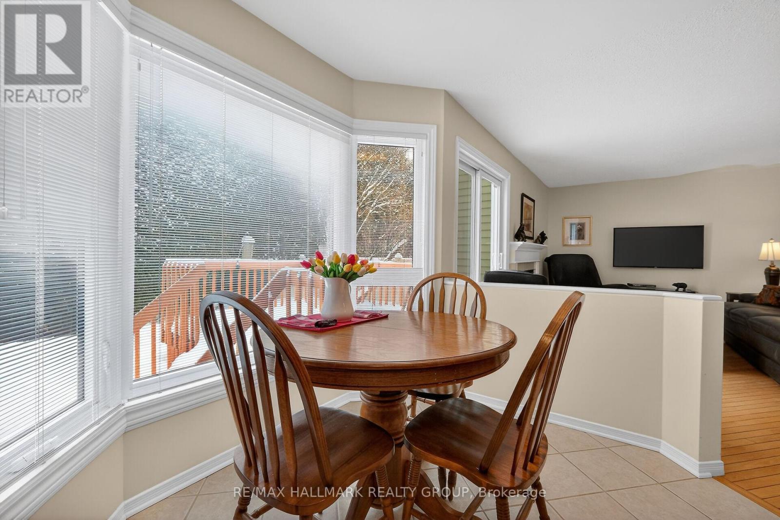 1715 Hunters Run Drive, Ottawa, ON - Indoor Photo Showing Dining Room